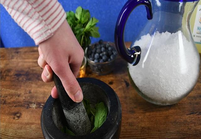 Blueberry Mint Lemonade - Step 1